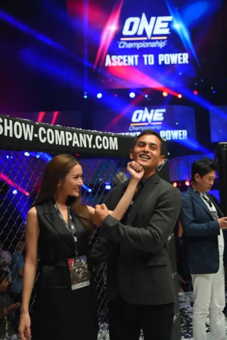 “แอฟ – พลอย – พิชญ์” สุดมันส์!! บินไปสิงคโปร์ เชียร์กีฬา MMA รายการ “วัน แชมเปี้ยนชิพ” ใหญ่ที่สุดในเอเชีย