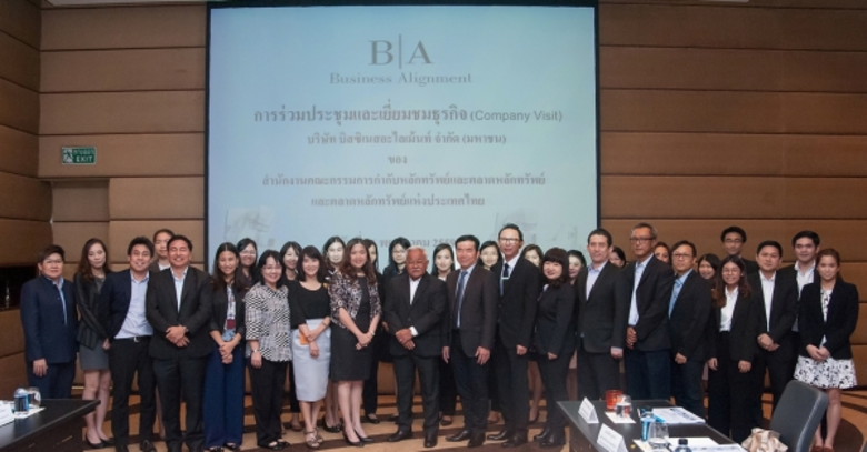 คุณวุฒิพงษ์ โมฬีชาติ (กลาง) ประธานกรรมการ...