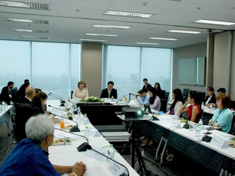 นางสาวอัญชุลี สิมะเสถียร รองกรรมการและผู้...