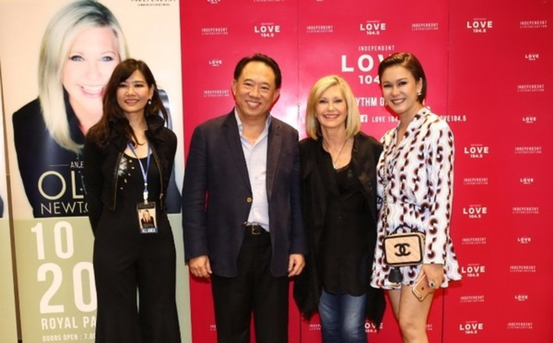 ราชินีเพลงป๊อปสุดคลาสสิคระดับโลก!!! 'โอลิ...