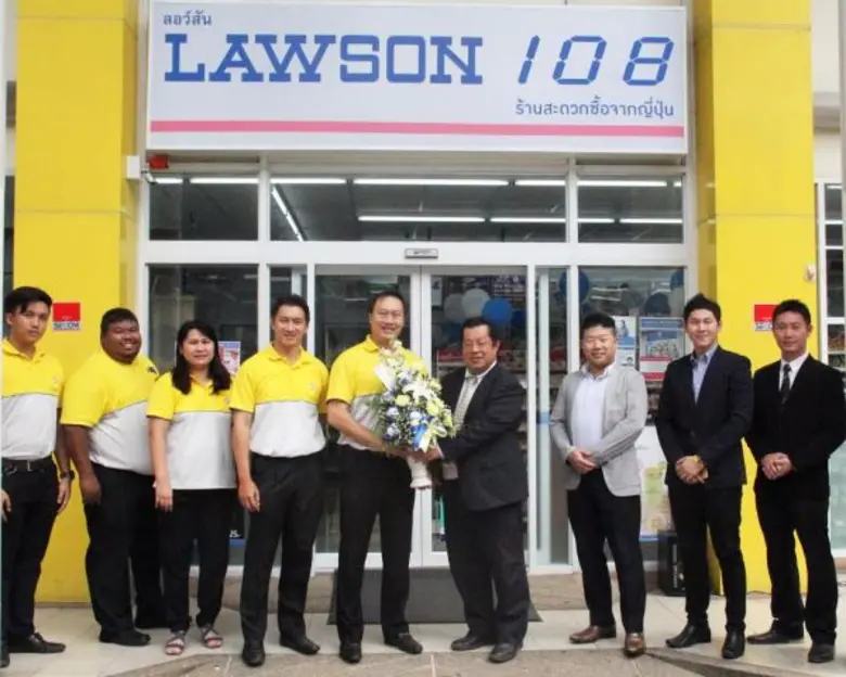 นายชัยฤทธิ์ สิมะโรจน์ (กลาง) กรรมการผู้จั...