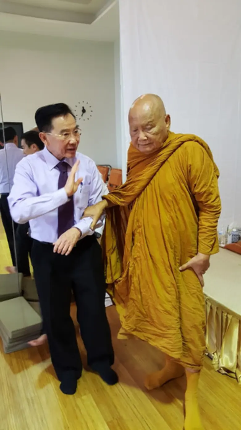 ปัจจุบันพระสงฆ์และสามเณรไทยถือเป็น 1 ในกล...