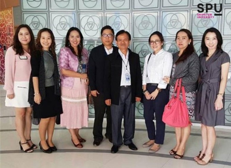 รศ.เอกธิดา เสริมทอง และ ผศ.นาตยา กันทะเสนา อาจารย์ค...