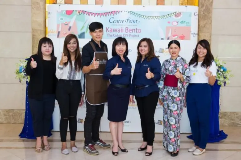 นางมัลลิกา ทัศนนิพันธ์ (ที่ 3 จากซ้าย) ผู...