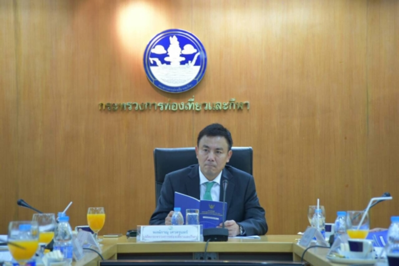 นายพงษ์ภาณุ เศวตรุนทร์ ปลัดกระทรวงการท่อง...