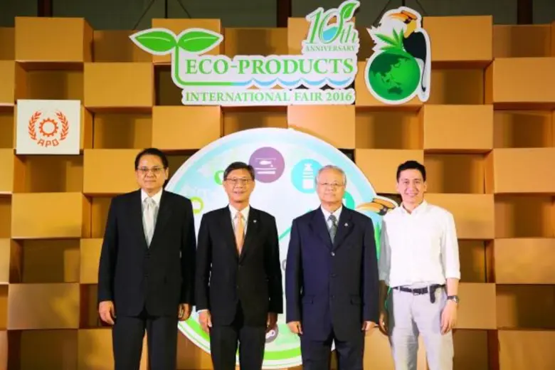 นายเจน นำชัยศิริ (ที่ 2 จากซ้าย) ประธานสภ...