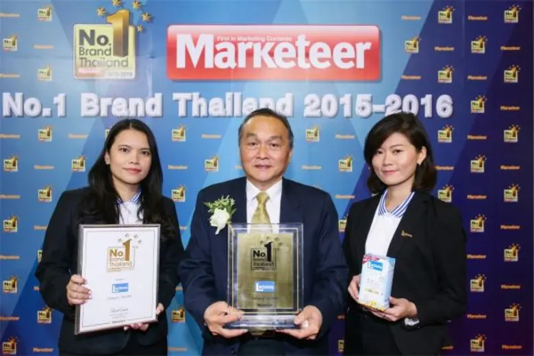 นายกมล ลิขิตกาญจนกุล (กลาง) ผู้จัดการฝ่าย...