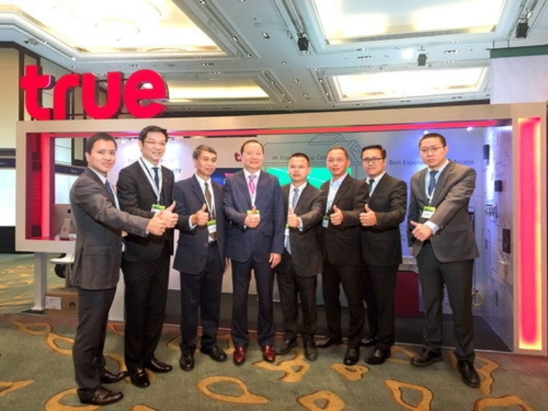 นายพันธ์ศักดิ์ ศิริรัชตพงษ์ (ที่ 2 จากซ้า...