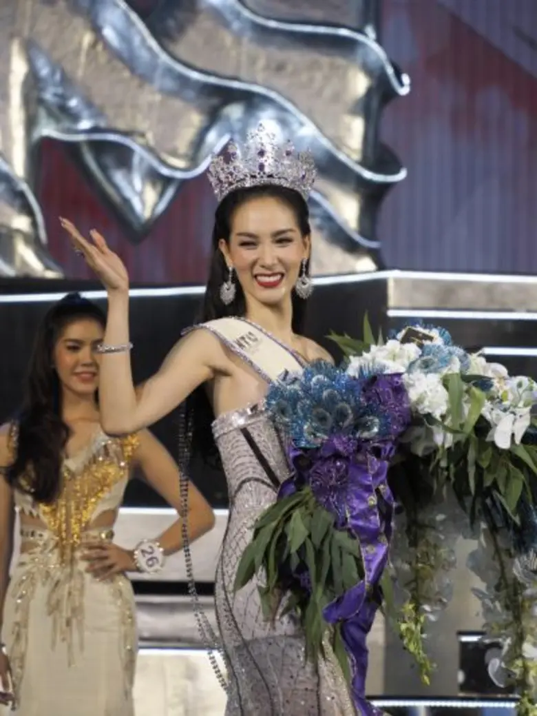 โม จิรัชยา ปังสุดพลัง คว้า 3 รางวัลรวมถึงมงกุฎมิสทิฟฟานี่ ยูนิเวิร์ส 2016