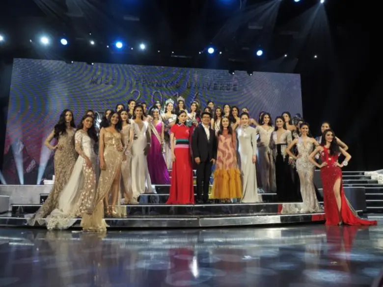 โม จิรัชยา ปังสุดพลัง คว้า 3 รางวัลรวมถึงมงกุฎมิสทิฟฟานี่ ยูนิเวิร์ส 2016