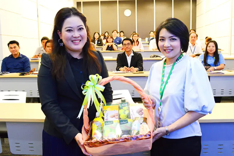 นางสาวประภัสสร สุภาพ ผู้ช่วยรองประธานฝ่าย...