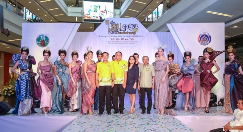 นายกำธร ถาวรสถิตย์ ผู้ว่าราชการจังหวัดขอน...