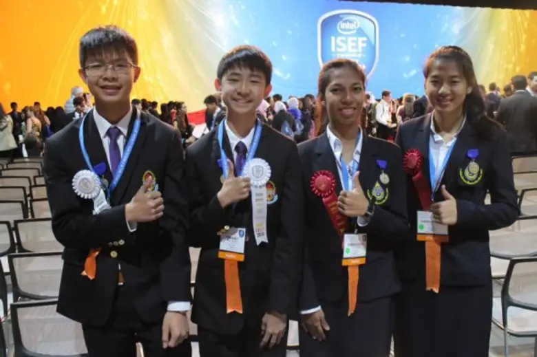 เด็กไทยคว้ารางวัลเวทีอินเทล ไอเซฟ มหกรรมประกวดโครงงานวิทยาศาสตร์และวิศวกรรมระดับโลก 2016