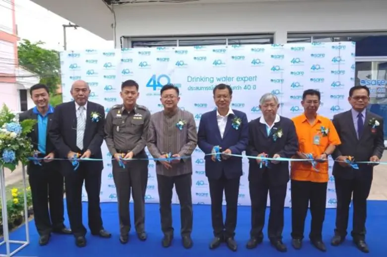 คุณชยาวุธ จันทร (ที่ 4 จากขวา)ผู้ว่าราชกา...