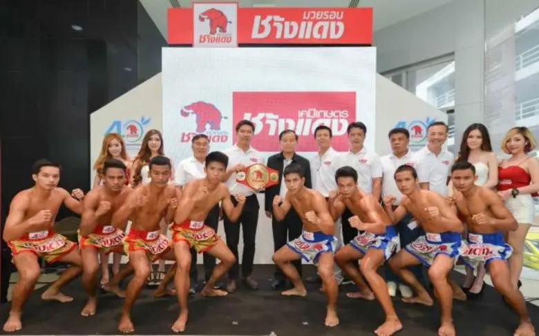 คุณสิทธิชัย เกษรสมบัติ (แถวหลังที่ 9 จากซ...