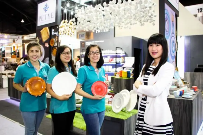 นางสาวนิจวรรณ เชาว์กิตติโสภณ ผู้อำนวยการฝ...