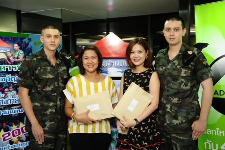 “พลทหารชาโน-พลทหารกวิน” ชวนชาวเอไอเอสซื้อเสื้อยืด ส่งกำลังใจให้ทหารตามแนวชายแดน!