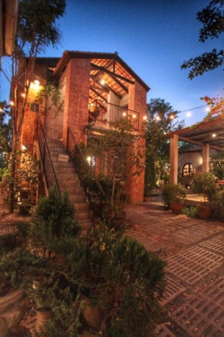 ก้าวสู่วิถีเกษตรอินทรีย์เต็มตัวที่อะลาคอมปาณย์ พัทยา ปลูกผัก เลี้ยงไก่ เก็บผัก เก็บไข่ ปรุงแล้วเสิร์ฟ สดๆ ใหม่ๆ