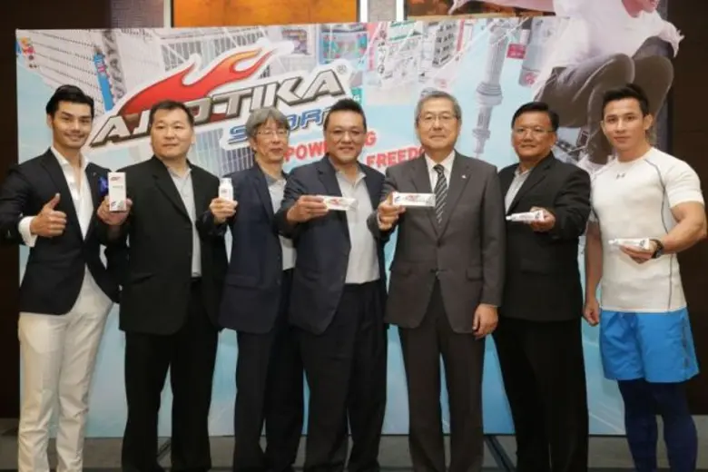 นายชนินทธ์ โทณวณิก รองประธานกรรมการและประ...