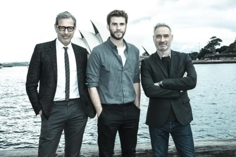 เลียม เฮมส์เวิร์ธ เจฟฟ์ โกลด์บลุม และผู้ก...