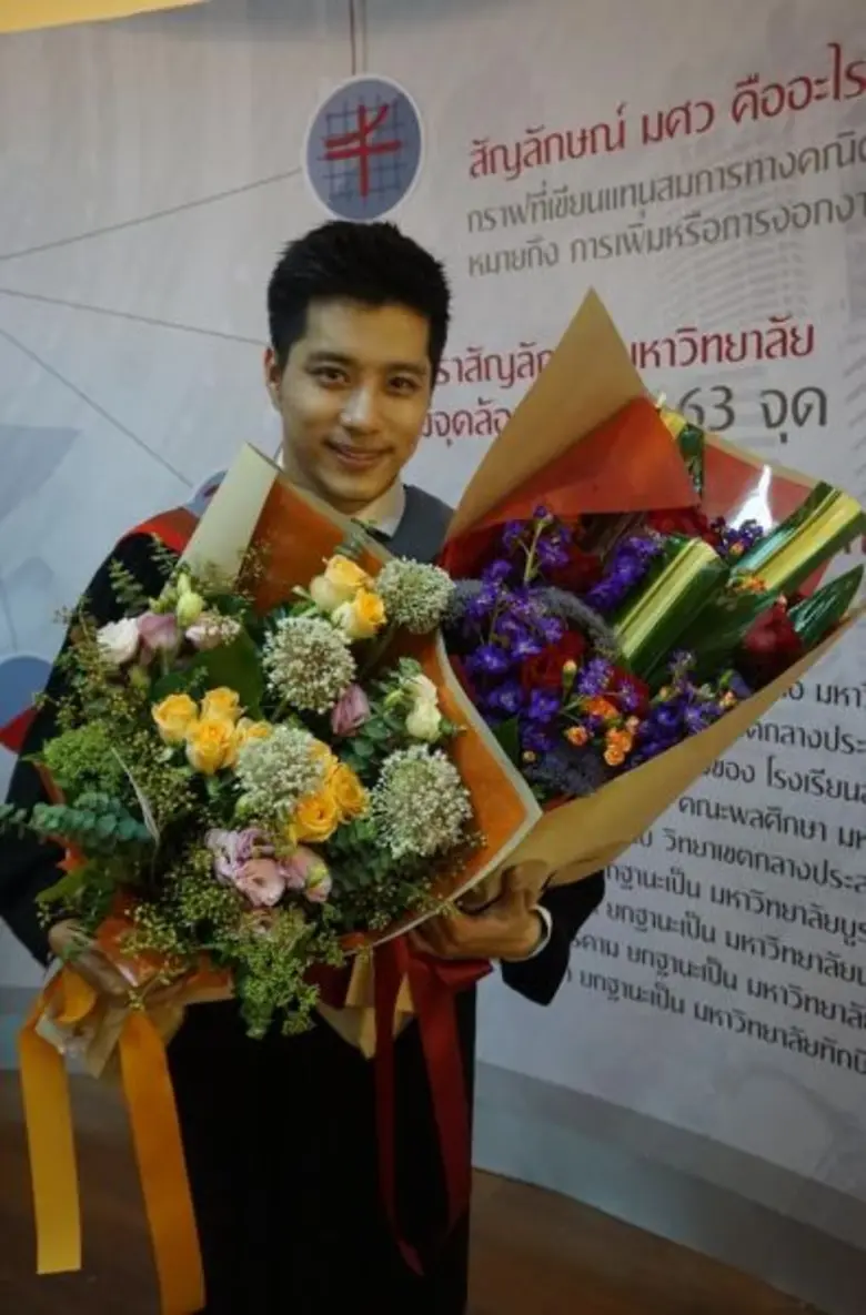 หลังจากมุมานะทั้งเรียน ทั้งทำงานไปด้วยกัน...