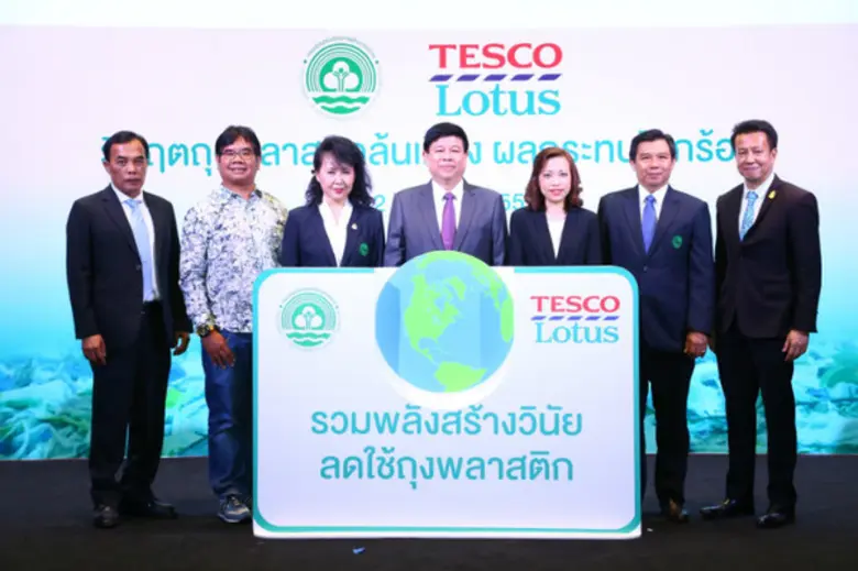 พลเอกสุรศักดิ์ กาญจนรัตน์ รัฐมนตรีว่าการก...