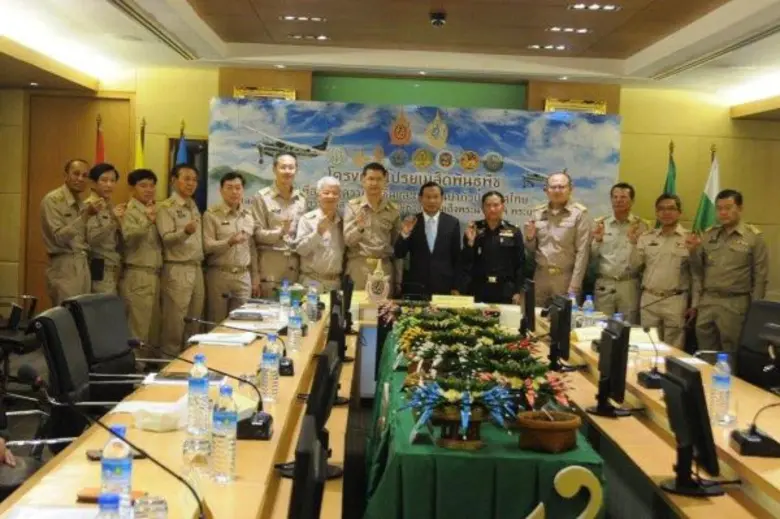 พลเอก ฉัตรชัย สาริกัลยะ รัฐมนตรีว่าการกระ...