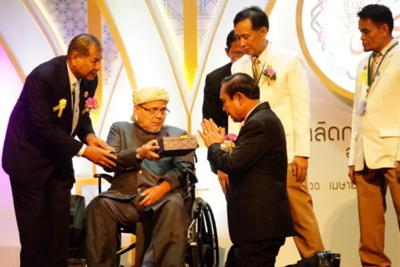 “เมาลิดกลาง ฮ.ศ.1437” หวังการอยู่ร่วมกันอย่างสุขสันติ เชิดชู “นบีมูฮำมัด ผู้นำการพัฒนาฮาลาล ผู้รังสรรค์สังคมพหุวัฒนธรรม”