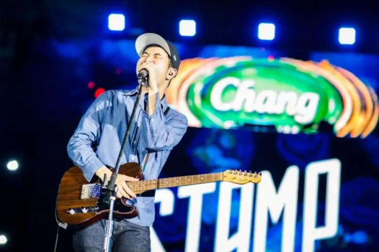 ผ่านพ้นกันไปสำหรับงาน Chang Carnival Neon...