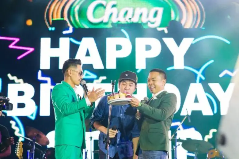 เบิร์ดเดย์ เซอร์ไพรส์ แสตมป์ อภิวัชร์