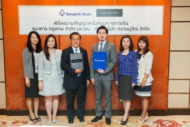 คณิต สีห์ (ที่ 3 จากซ้าย) ผู้ช่วยผู้จัดกา...