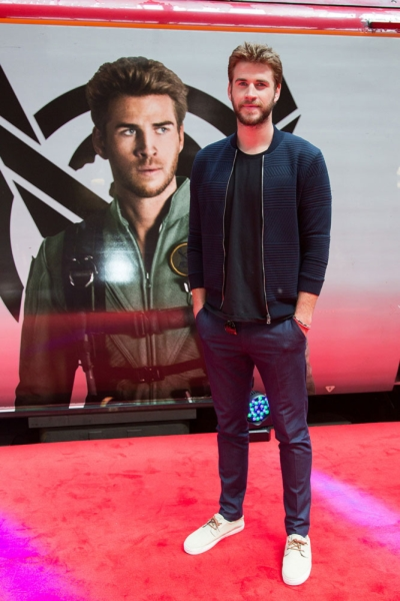 เลียม เฮมส์เวิร์ธ นำทีมเปิดตัวขบวนรถไฟ Independence Day: Resurgence ที่ ลอนดอน ประเทศอังกฤษ