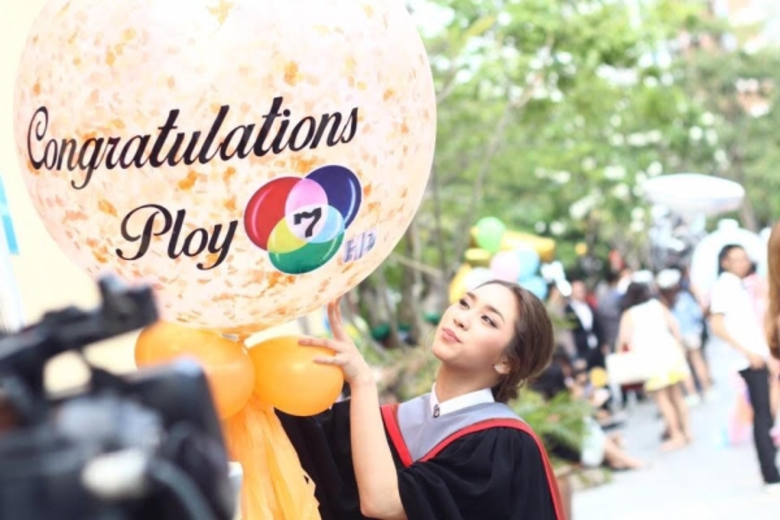 ขอแสดงความยินดีกับบัณฑิตใหม่ พลอย-รัญดภา ...