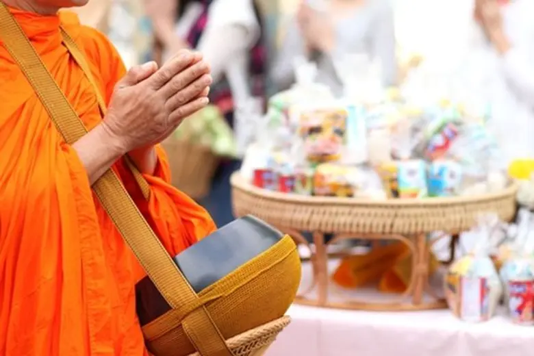 ปัจจุบันพระสงฆ์และสามเณรไทยถือเป็น 1 ในกล...