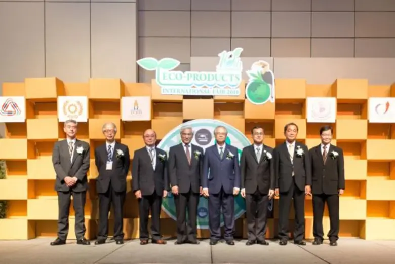 นายสมพงษ์ ตันเจริญผล (ที่ 4 จากขวา) รองปร...