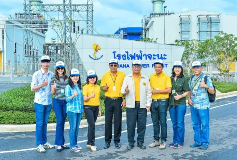 นายวิวัฒน์ ชาญเชิงพานิช (ที่ 4 จากขวา) ผู...