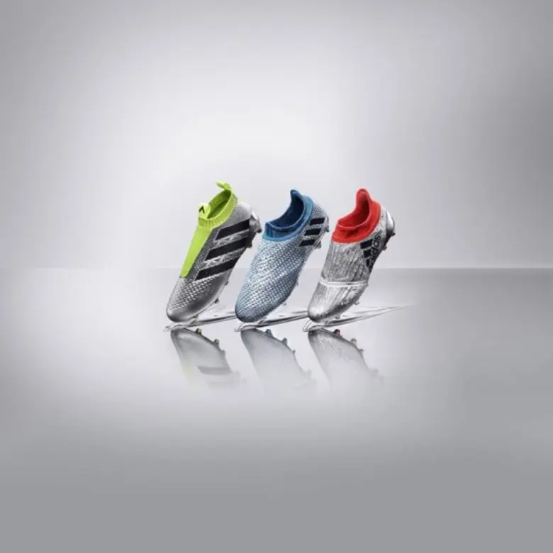 รองเท้าคอลเลคชั่นใหม่ที่มีให้เลือกถึงสามซ...