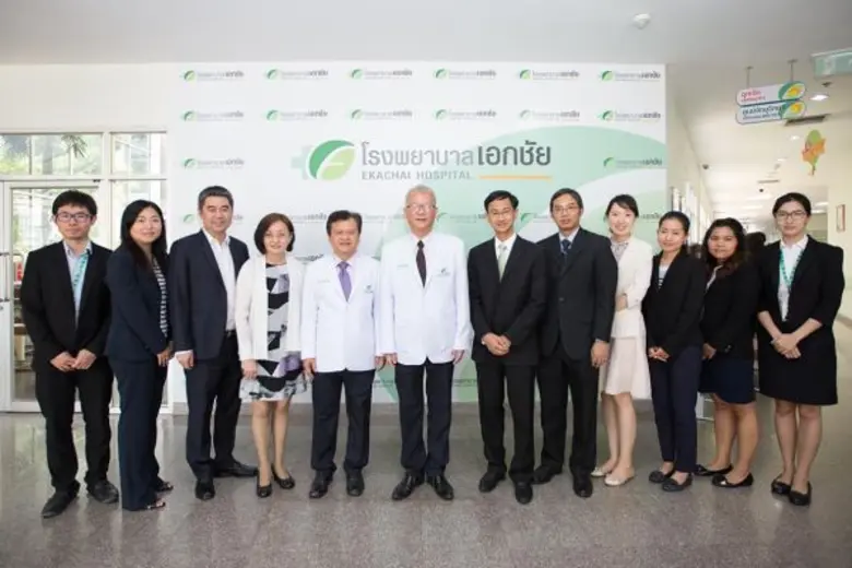 นายแพทย์อำนาจ เอื้ออารีมิตร (ที่ 6 จากซ้า...