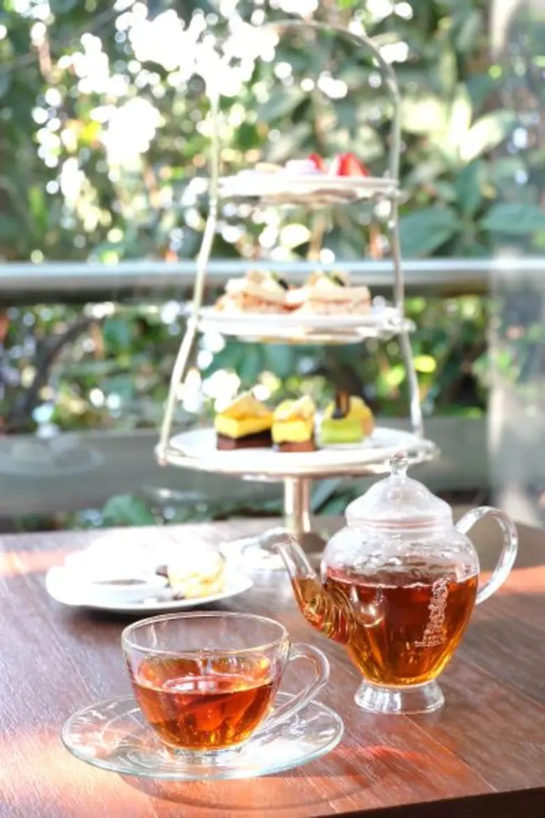 จิบน้ำชายามบ่ายในสวน