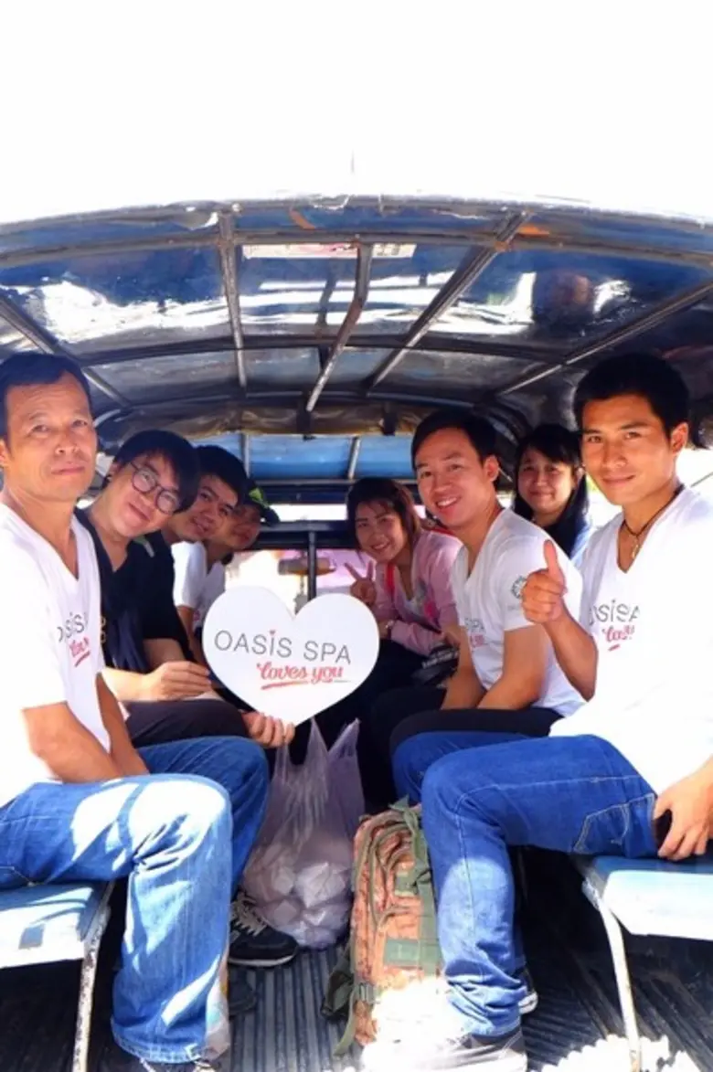 โอเอซิสสปาพาพนักงานจัดกิจกรรมเพื่อสังคม Giving Love in The Rain มอบความสุขให้แก่เด็กนักเรียนในท้องถิ่นทุรกันดาร