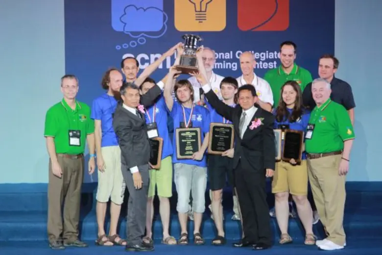 ทีมนักศึกษาจากมหาวิทยาลัย เซนต์ ปีเตอร์สเ...