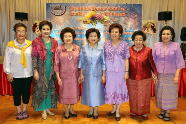 สมาคมสตรีสัมพันธ์ นำโดย รัตนา นรพัลลภ (คน...