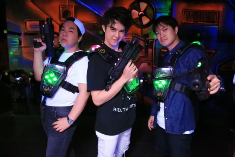 ขอวาร์ปหน่อย “พีช พชร” ทะลุมิติควงปืนเลเซอร์ เจาะเวลาสู่โลกล้านปี