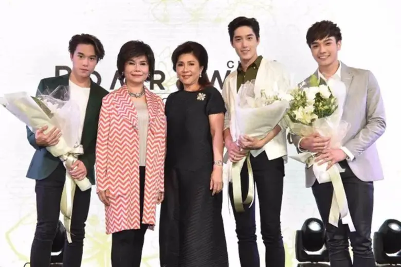 ต่อ-ธนภพ ลีรัตนขจร, เจมส์- ธีรดนย์ ศุภพัน...