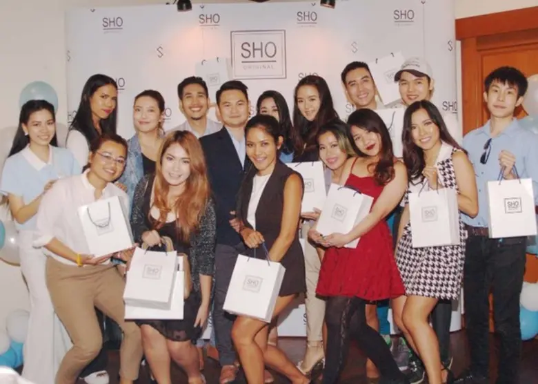 นายณัฐพฤทธ์ ตีระพิพัฒนะกุล(ซ้าย) กรรมการผ...