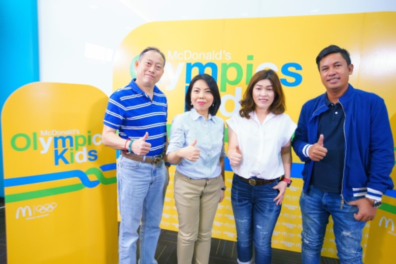 นายมารุต อรรถไกวัลวที (ซ้าย) กรรมการบริหา...