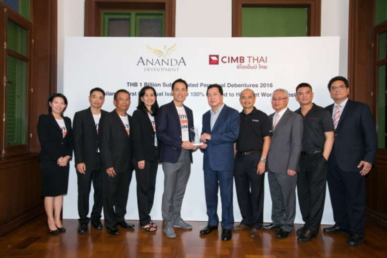 นายสุภัค ศิวะรักษ์ (กลางขวา) กรรมการผู้จั...