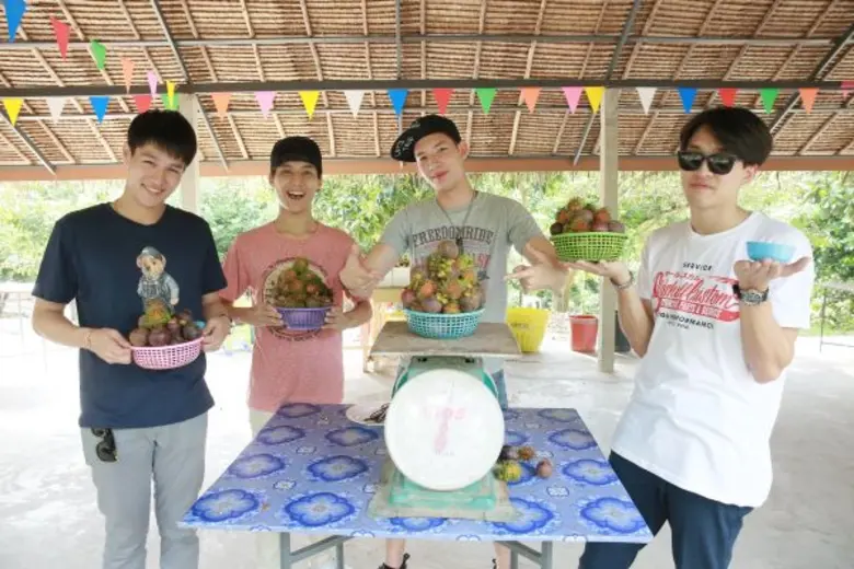 ทีวีไกด์: รายการ "โตแล้ว" โตแล้ว..ไประยองฮิ ! กินบุฟเฟ่ต์ผลไม้สด กับ ทอย เฟย ปลาย นนทร์