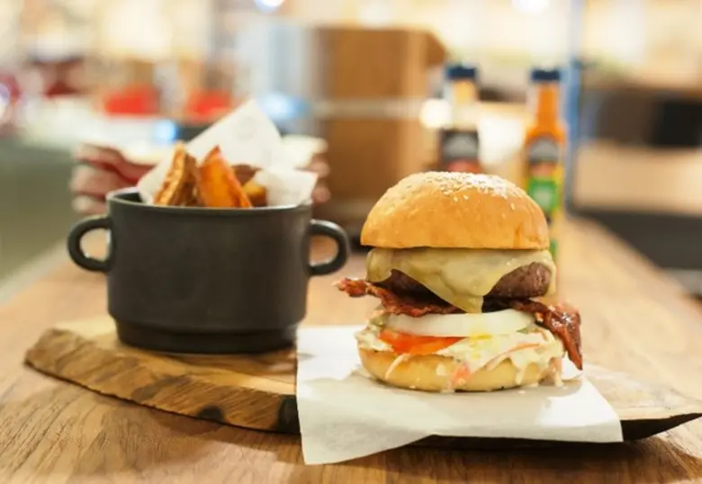 ห้ องอาหารฟู๊ด เอ็กซเชนจ์ โรงแรมโนโวเทล ก...