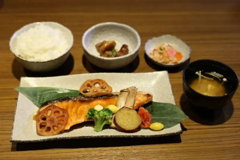 ร้านอาหารญี่ปุ่นเซ็น เสิร์ฟแคมเปญ “Salmon Hunter”  คัดสรรค์เมนูแซลมอนสดใหม่สไตล์ญี่ปุ่นแท้ เอาใจคนรักสุขภาพ